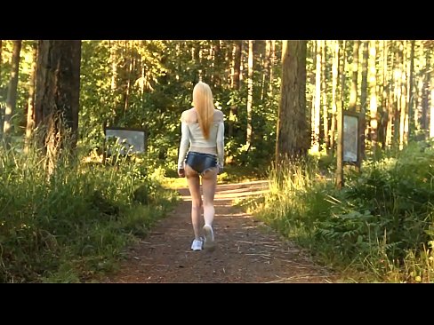 ❤️ Vakker kvinne beveger seg sakte, ikke nakenvideo ❤️ Jævla hos oss ﹏